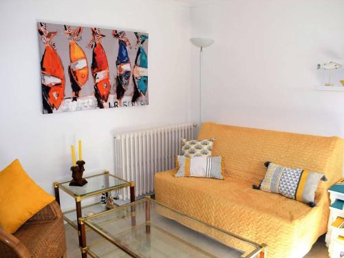 a living room with a couch and a glass table at Appartement rénové 3* avec jardin et WIFI à 20m de la plage - Trégastel - FR-1-368-77 in Trégastel