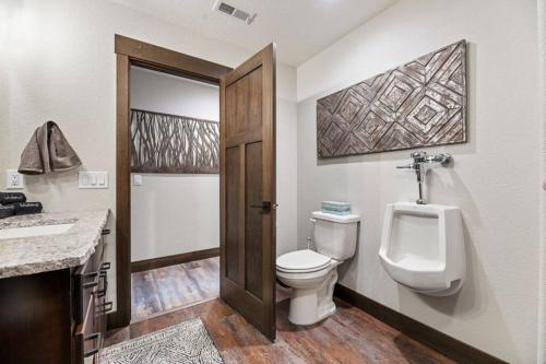 Un baño de Trax N Trailz Lodge