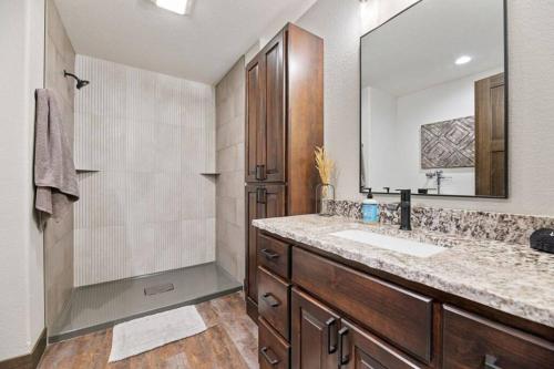 Un baño de Trax N Trailz Lodge