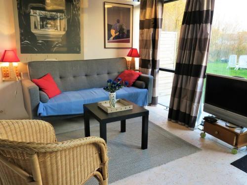 Photo de la galerie de l'établissement Charmante maisonnette avec jardin à 400m de la plage à Trégastel, WIFI gratuit et parking. - FR-1-368-211, à Trégastel