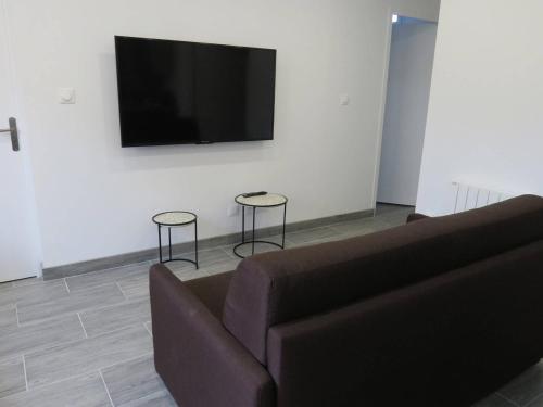 Photo de la galerie de l'établissement Appartement rénové 3* avec WIFI, centre-ville Perros-Guirec, proche plages et commerces - FR-1-368-263, à Perros-Guirec