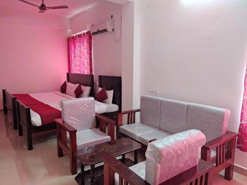 a room with a bed and a table and chairs at Hotel Abedrooms- Budget stay Thanjavur in Thanjāvūr