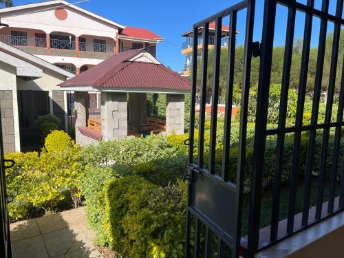 Ein Garten an der Unterkunft Easy Sleep Guesthouse