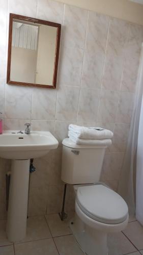 Ένα μπάνιο στο Hostal Amunategui