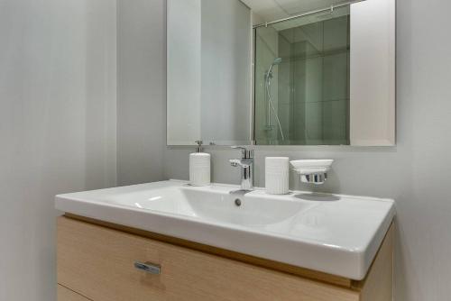 Koupelna v ubytování Bright and spacious apartment in DAMAC HILLS