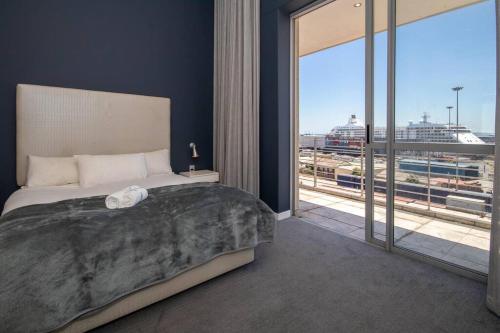 a bedroom with a bed and a view of a train at Luxury 2 bed apart 515 Harbour Bridge, Dockrail Road, Foreshore, Cape Town, 8001, in Cape Town
