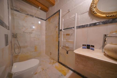 Ένα μπάνιο στο Cappadocia Secret Hill Cave Suites
