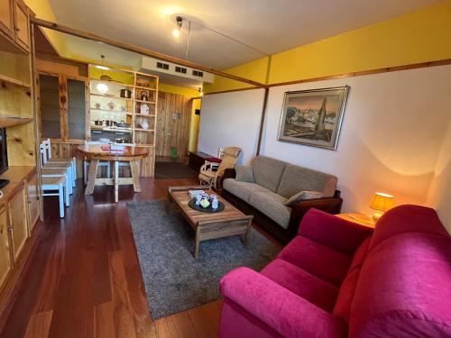Appartamento Superior Condominio Orso Bianco, parquet, Wi-Fiにあるシーティングエリア