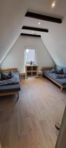 TV a/nebo společenská místnost v ubytování Nordsee Monteurwohnung Justus