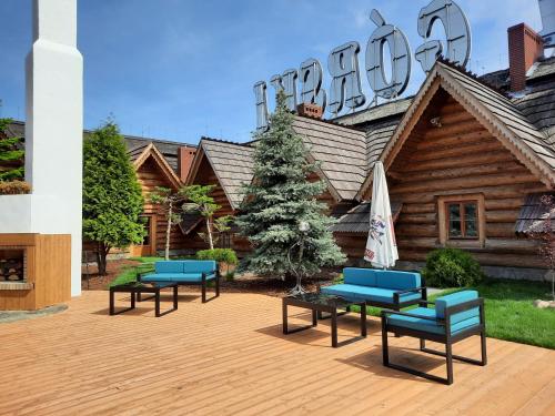 a group of benches sitting in front of a building at Hotel Górski in Wolbórz