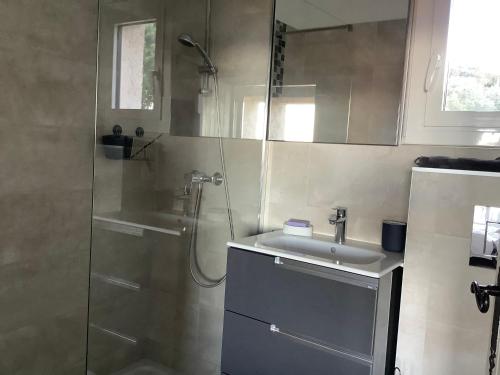 a bathroom with a shower and a sink at Sainte Maxime Vue féerique piscine chauffée in Sainte-Maxime