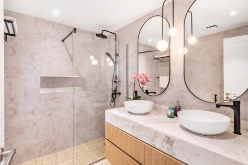 The Smart Concierge - Royal Oceanic tesisinde bir banyo