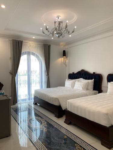 Postel nebo postele na pokoji v ubytování WHITE HOTEL