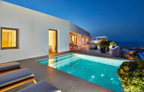 Der Swimmingpool an oder in der Nähe von Kamini Santorini Villas