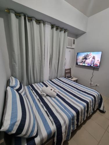 a bedroom with a bed with a stuffed animal on it at Macks Awesome Place 204 NetflixFastWifi in Manila