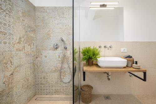 a bathroom with a shower and a sink at Villa Rozhica in Svetvinčenat