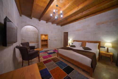 Ένα ή περισσότερα κρεβάτια σε δωμάτιο στο Cappadocia Secret Hill Cave Suites