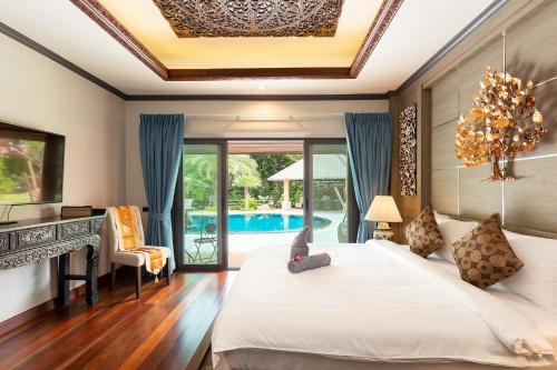 Вид на бассейн в Villa Carlos, Luxury 7 BDR Private Pool Villa, Baan Bua Nai Harn, Phuket или окрестностях