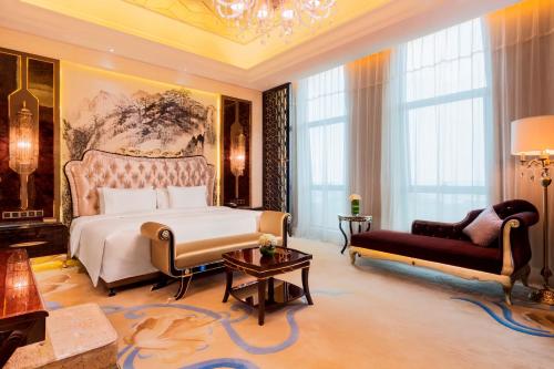 เตียงในห้องที่ Wanda Realm Guangzhou Zengcheng