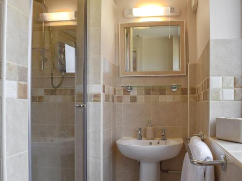 a bathroom with a shower and a sink and a toilet at The Lodge At Elmley Meadow in Little Comberton