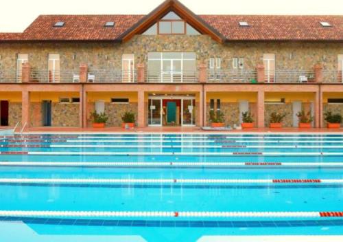 a large swimming pool in front of a building at ARTEMIDE "Fiore Club" B&B SUITE SPA in Giffoni Valle Piana