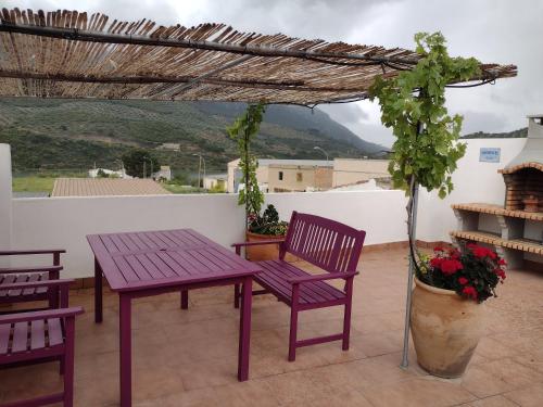 a purple picnic table and chairs on a patio at Casa Holmes in Las Casillas