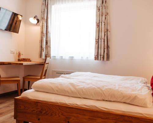 Llit o llits en una habitació de Ferienhof Leopold in der Grub