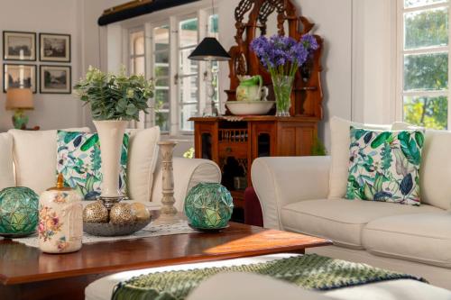 Un lugar para sentarse en Highgrove Estate By Ishq