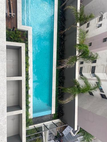 an overhead view of a swimming pool in a building at São Paulo - Vila Mariana - Central in Sao Paulo