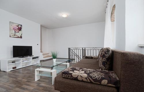 Stone house Roberto B4+2