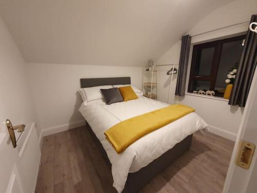 Postel nebo postele na pokoji v ubytování The Loft, Killybegs