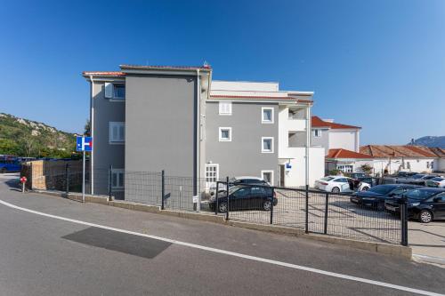 Apartments Crnekovic Tomislava 8A – Photos 3