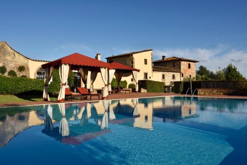 Bazén v ubytování Borgo Antico Casalbosco Holiday Home & Winery nebo v jeho okolí