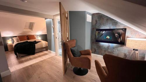 a bedroom with a bed and a tv on a wall at CHAMBERS RISE - City Centre Stays in Derry Londonderry