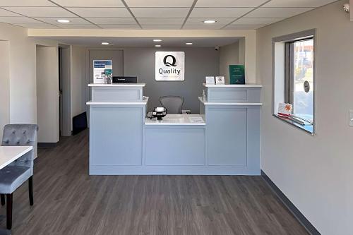 a waiting area of a dental office with a counter at Quality Inn in Thomson
