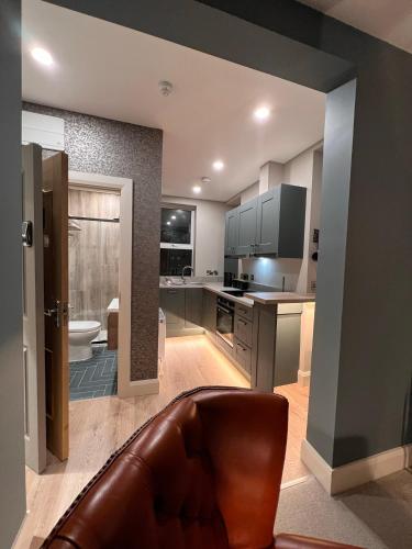Кухня или мини-кухня в CHAMBERS RISE - City Centre Stays
