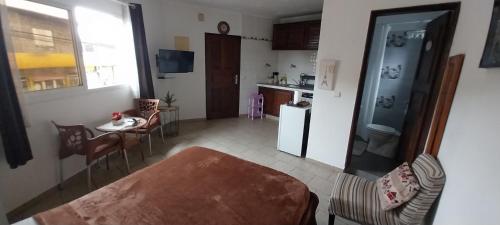 Una cocina o zona de cocina en Edzina Meublée
