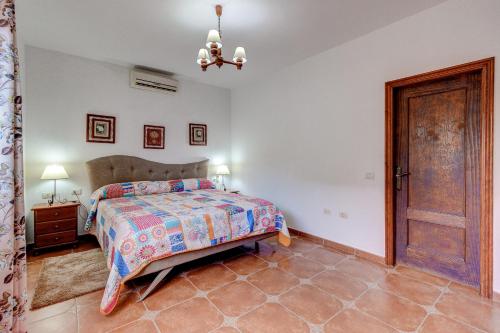 a bedroom with a bed and a wooden door at Bonita Casa Arianny By Paramount Holidays in Arona