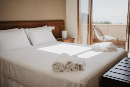 a bedroom with a bed with towels on it at Tenuta Terre di Bosco Oasi di Relax nel Cilento in San Giovanni a Piro