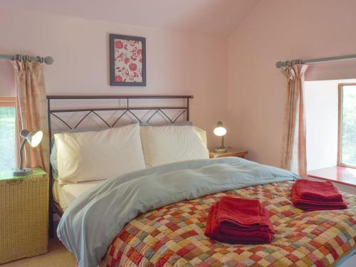 Postel nebo postele na pokoji v ubytování Mill Cottage