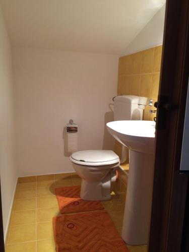 Un baño de Case Vacanze Paradise Beach Vicino Cefalù PISCINA APERTA