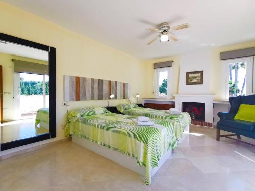 Postel nebo postele na pokoji v ubytování Villa Margarita#private pool#spacious - Mijas costa close to amenities