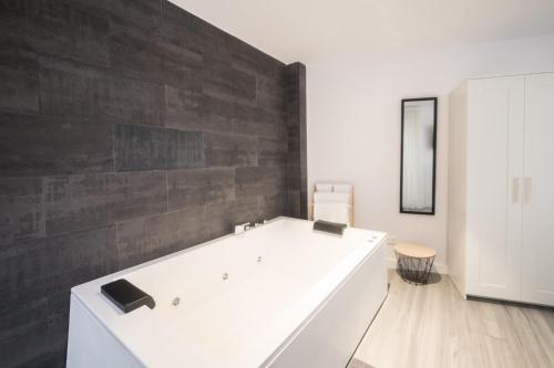 Moonkey - Apartamento mediterráneo con jacuzzi y luz natural