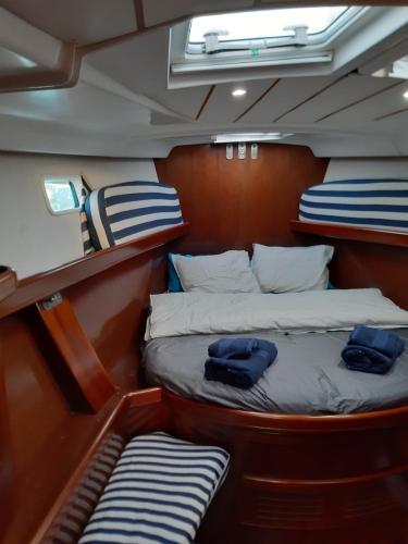 a bed in the back of a boat at Erima in Puerto Calero