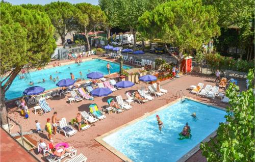 an overhead view of a pool at a resort at Pet Friendly Stacaravan in Tuoro sul Trasimeno