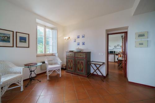 Χώρος καθιστικού στο Villa Capo d'Arco - Goelba