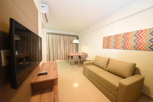 a living room with a couch and a table at Park Veredas Resort in Rio Quente