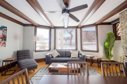 Classic & Charming 3 BDRM Duplex – Photos 4
