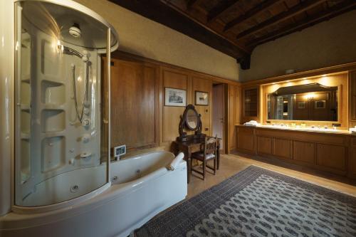 a bathroom with a bath tub and a shower at Castello di Cernusco Lombardone in Cernusco Lombardone