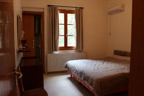 a bedroom with a bed and a window at Villa in Moniatis in Moniatis